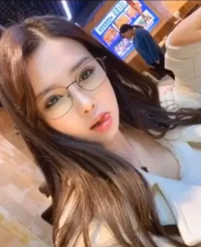 抱着搞都不费力的小嫩妹