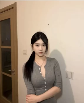 丰乳肥臀美女小妍