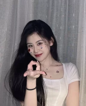 性瘾骚女胸大水多口活好可颜射