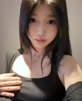 肤白迷人大胸妹子