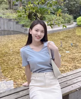 泉州刚成年性感大学生暑假兼职下海赚学费