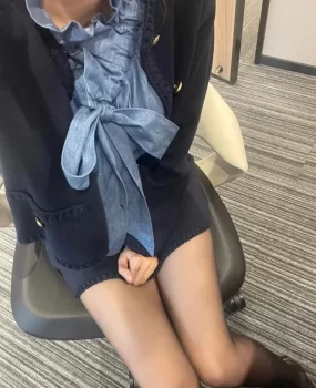 黑丝美腿，蜜桃臀惹人爱