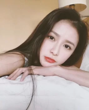 难得楚楚可怜的女王