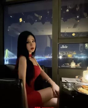 兼职学妹，身材火辣屁股很翘